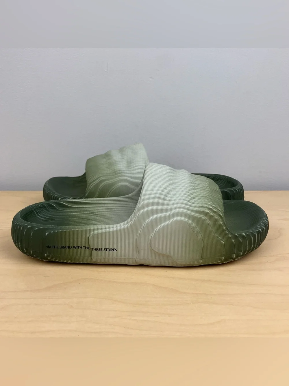 Adidas Men’s Size 7.0 (UK7) Adilette 22 Green Slide Sandals Slip On Flip Flops